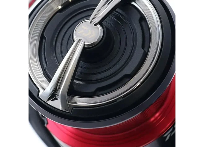 Катушка  Daiwa 20 Fuego LT 4000-C Фото 3